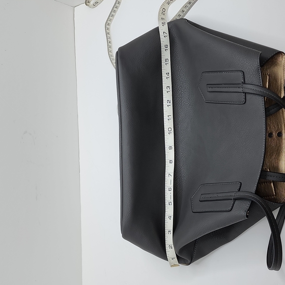 NEIMAN MARCUS REVERSIBLE PURSE - Picture 5 of 11